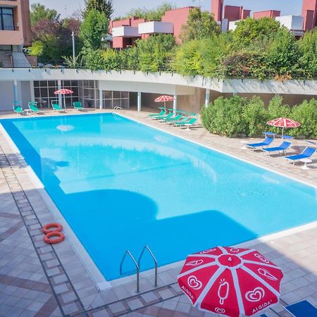 Hotel Residence Holiday Sirmione Bagian luar foto