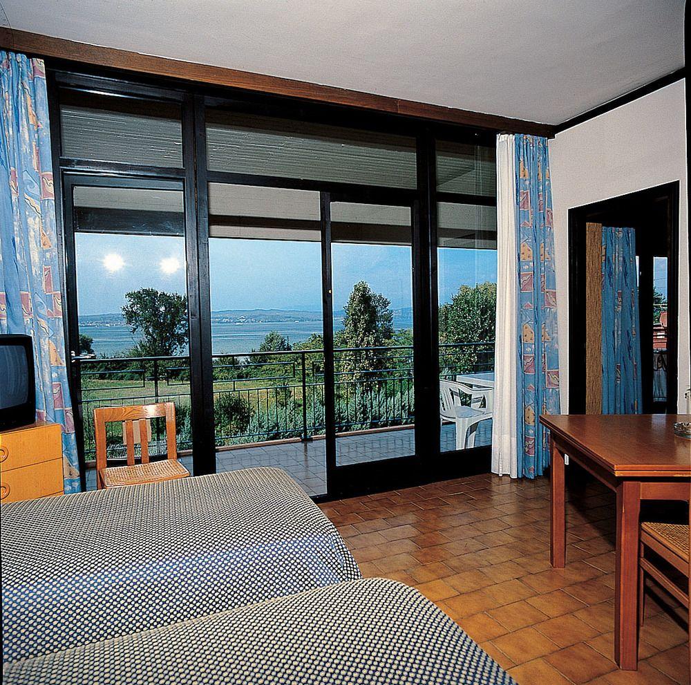 Hotel Residence Holiday Sirmione Bagian luar foto