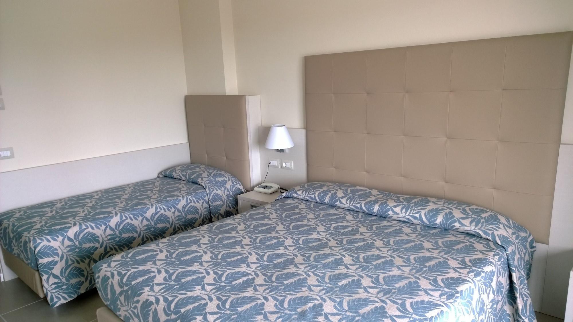 Hotel Residence Holiday Sirmione Bagian luar foto