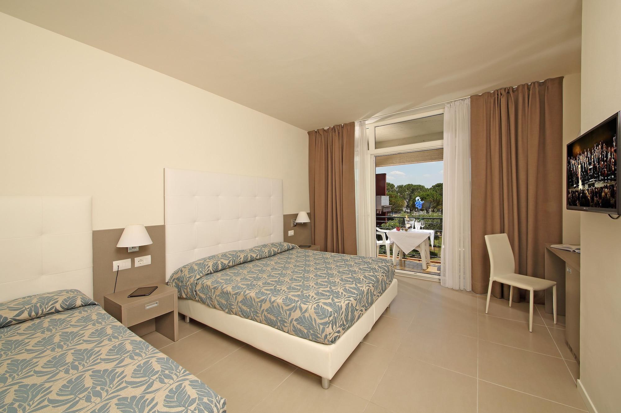 Hotel Residence Holiday Sirmione Bagian luar foto