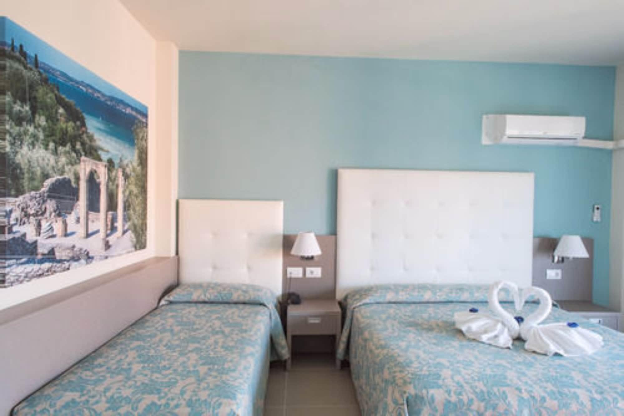 Hotel Residence Holiday Sirmione Bagian luar foto