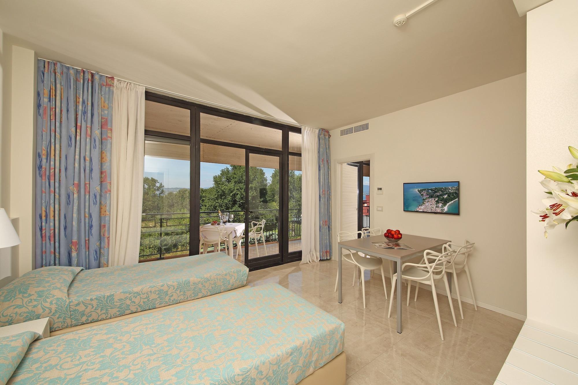 Hotel Residence Holiday Sirmione Bagian luar foto