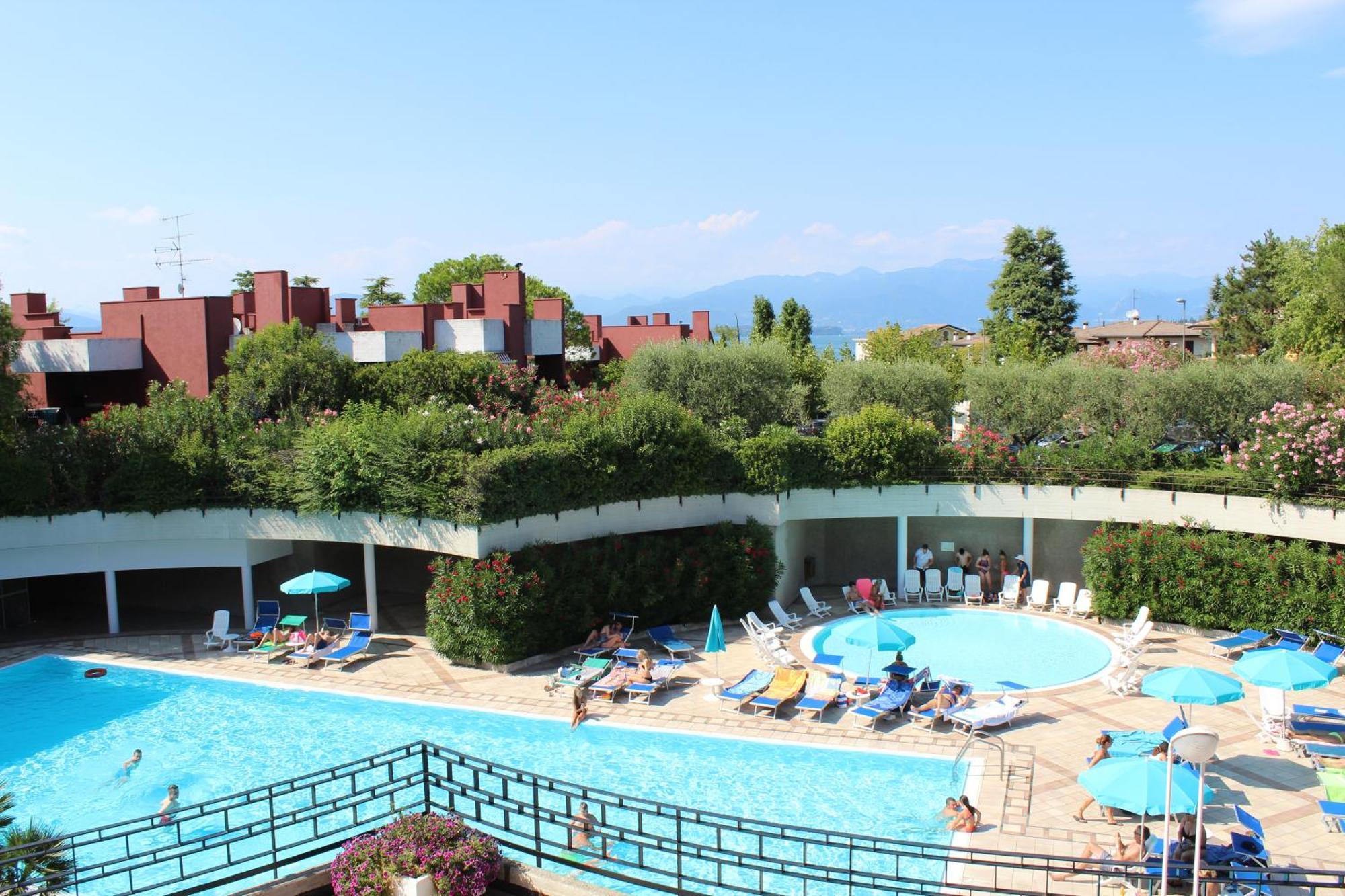 Hotel Residence Holiday Sirmione Bagian luar foto