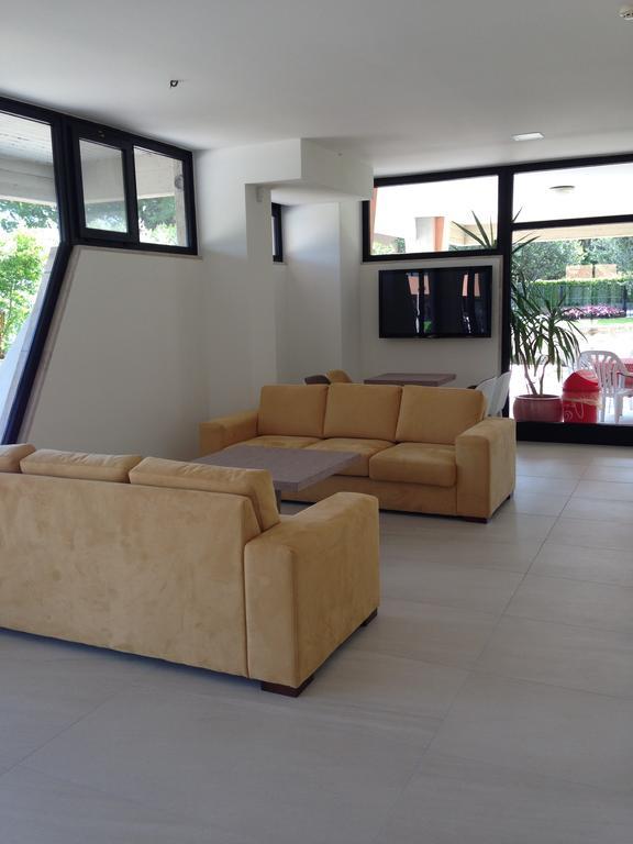 Hotel Residence Holiday Sirmione Bagian luar foto