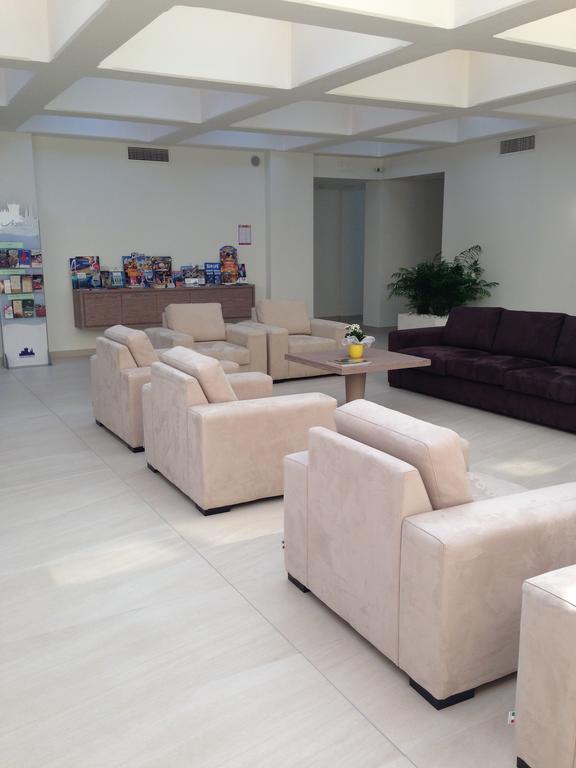 Hotel Residence Holiday Sirmione Bagian luar foto