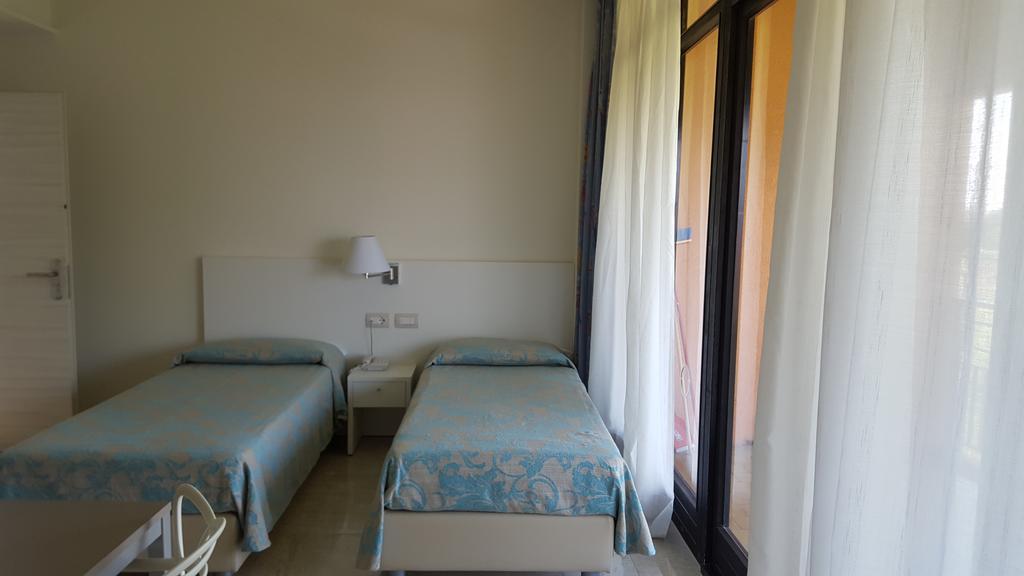 Hotel Residence Holiday Sirmione Bagian luar foto