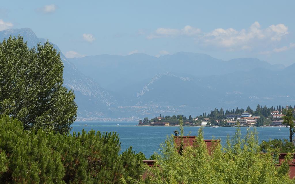 Hotel Residence Holiday Sirmione Bagian luar foto