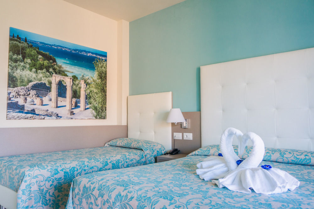 Hotel Residence Holiday Sirmione Bagian luar foto