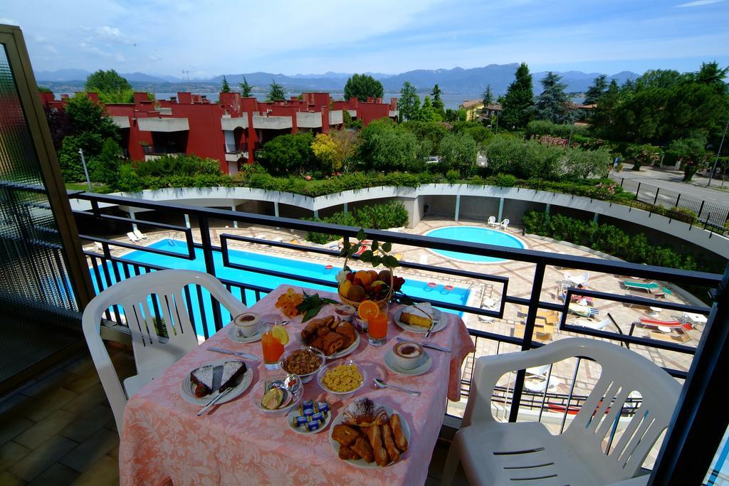 Hotel Residence Holiday Sirmione Bagian luar foto