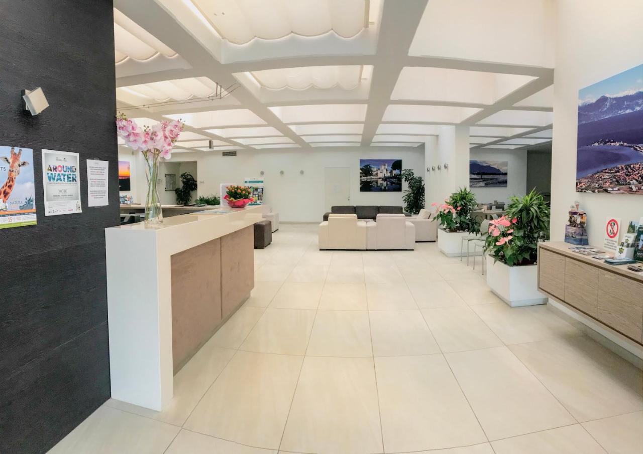 Hotel Residence Holiday Sirmione Bagian luar foto